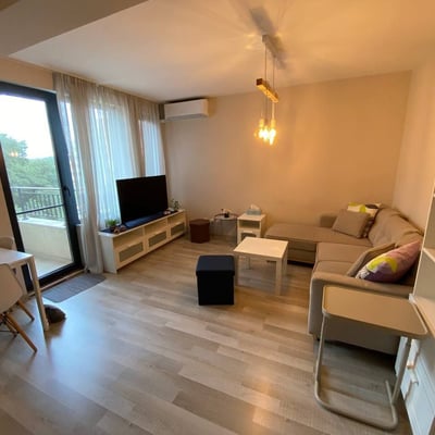 Vermietung einer geräumigen 3-Zimmer-Wohnung, Zentrum von Varna, Bulgarien